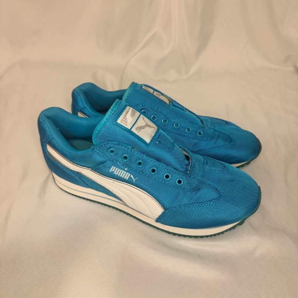 Women’s Teal & White Puma’s Size 7 1/2